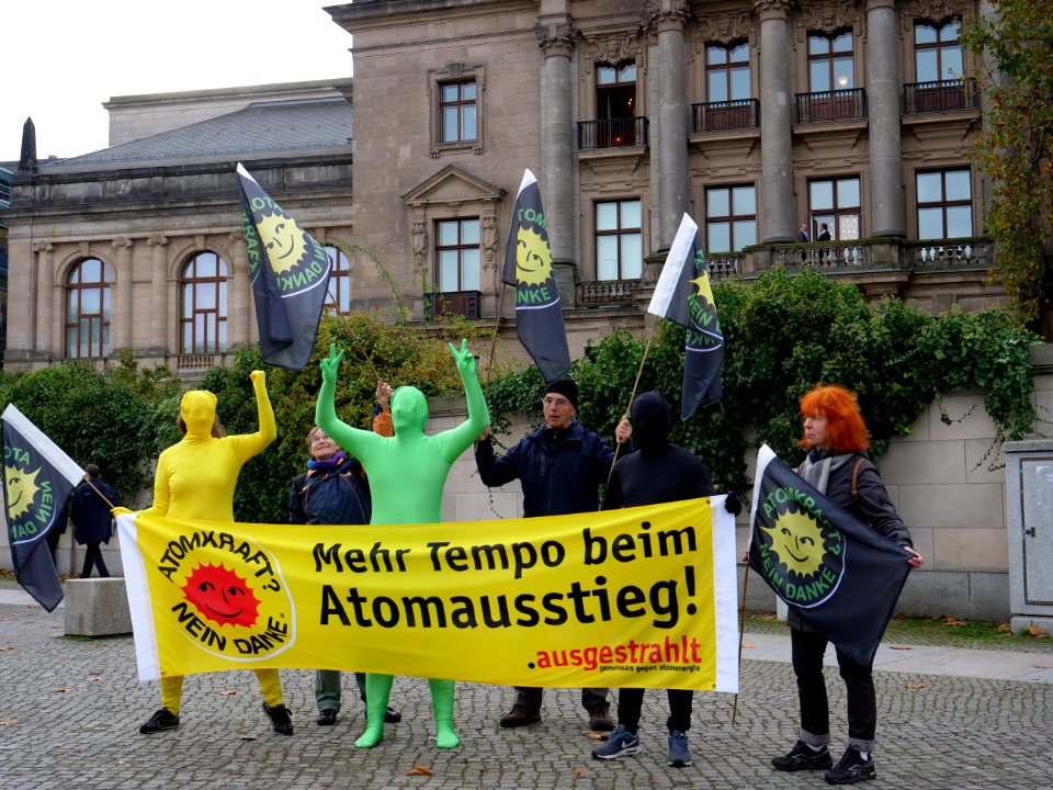 Protest for a nuclear power phase-out at "Jamaika Sondierungsgespräche" 06