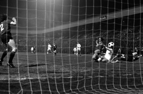 PSV tegen Ajax 3-1 Jan Mulder scoort voor Ajax, Bestanddeelnr 927-0821