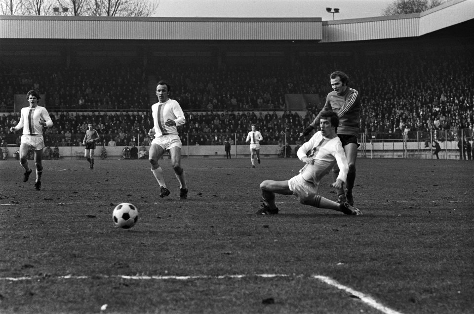 PSV tegen FC Den Haag 2-0 v.l.n.r. Dojcin Perazic, Simon van Vliet en Willy van, Bestanddeelnr 928-4515