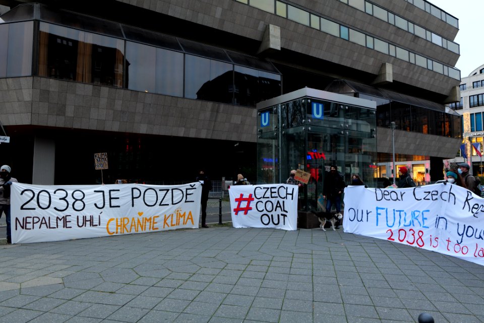 Protest on Czech Republic coal commission in front of embassy in Berlin 2020-11-30 01