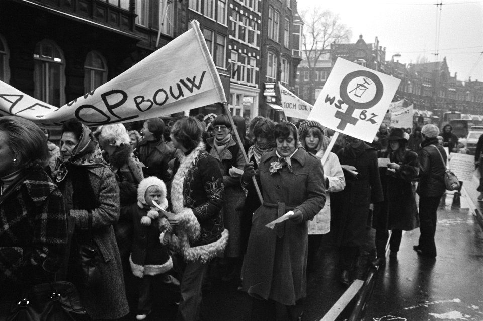 Protest gemeenteschoonmaaksters in Amsterdam demonstrere schoonmaaksters bij st, Bestanddeelnr 929-4739