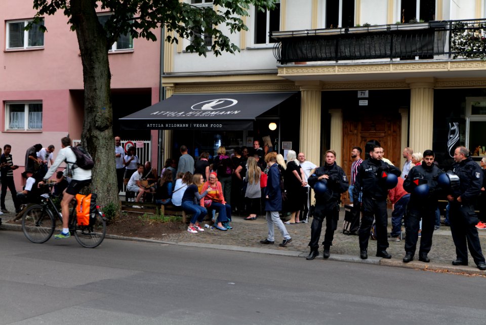 Protest in support of the Attila Hildmann restaurant 2020-08-28 01