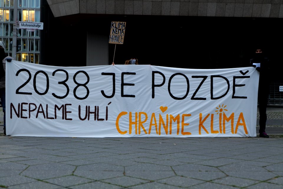 Protest on Czech Republic coal commission in front of embassy in Berlin 2020-11-30 11