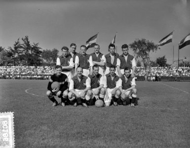 PSV tegen Elinckwijk. Elftal Elinckwijk, Bestanddeelnr 908-0186 photo