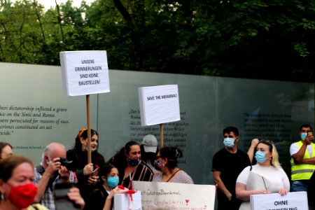 Protest for the Sinti and Roma memorial Berlin 2020-06-13 06