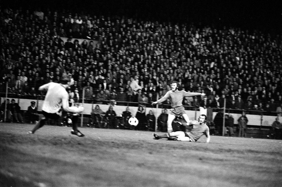 PSV tegen FC Twente 3-0, Van de Kerkhof scoort 2-0, Bestanddeelnr 927-8819