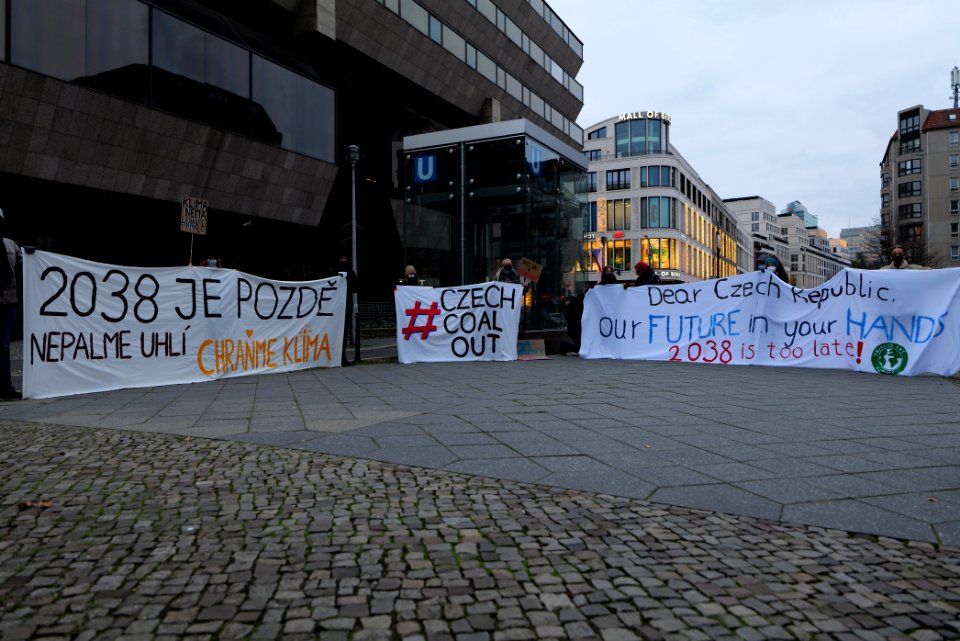 Protest on Czech Republic coal commission in front of embassy in Berlin 2020-11-30 07