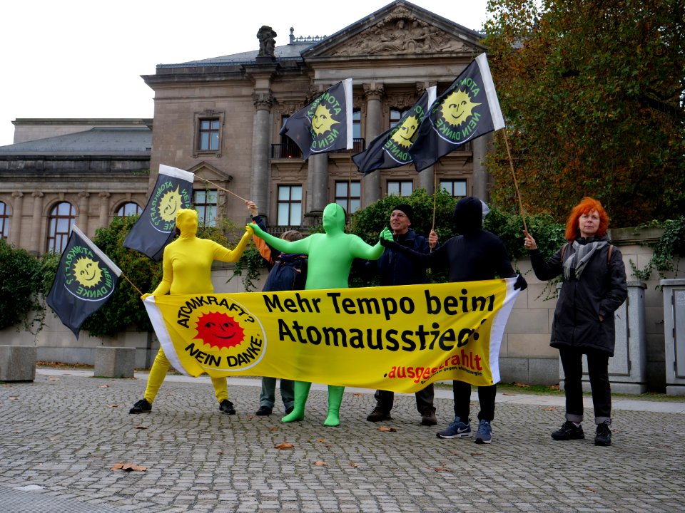 Protest for a nuclear power phase-out at "Jamaika Sondierungsgespräche" 08