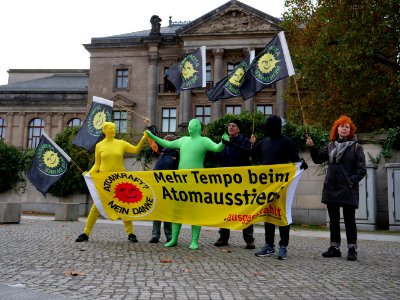 Protest for a nuclear power phase-out at "Jamaika Sondierungsgespräche" 08