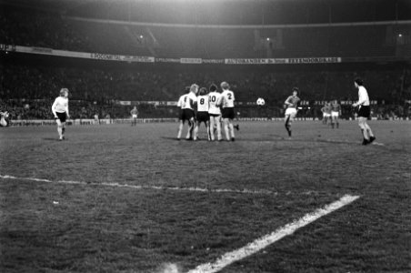 PSV tegen Roda JC (finale KNVB-beker) spelmomenten, 14, 15 trainer Rijvers (li, Bestanddeelnr 928-5118