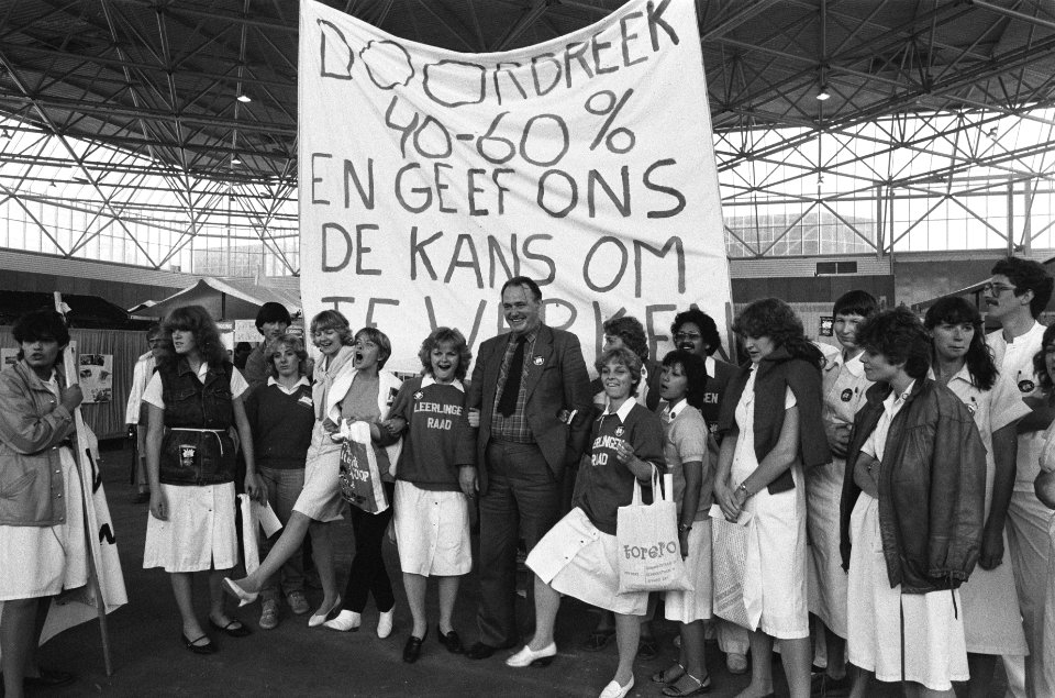 Protestmanifestatie in RAI van ABVA-KABO-leden tegen bezuinigingen in de dienstv, Bestanddeelnr 932-2177