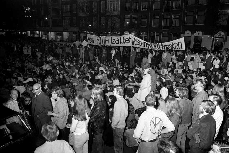 Protestdemonstratie tegen Amerikaans optreden in Cambodja in Amsterdam overzich, Bestanddeelnr 923-5083