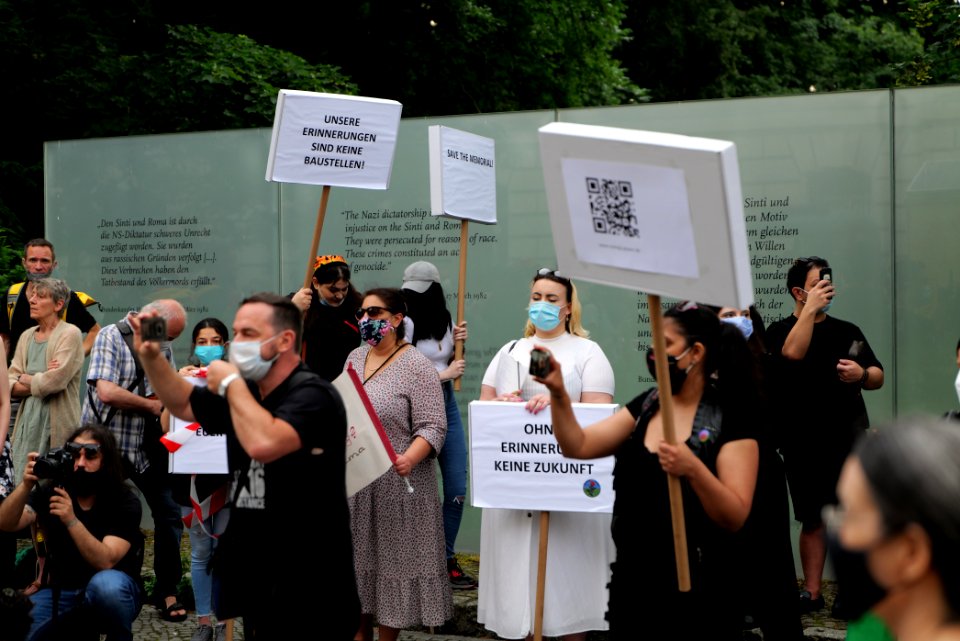 Protest for the Sinti and Roma memorial Berlin 2020-06-13 03