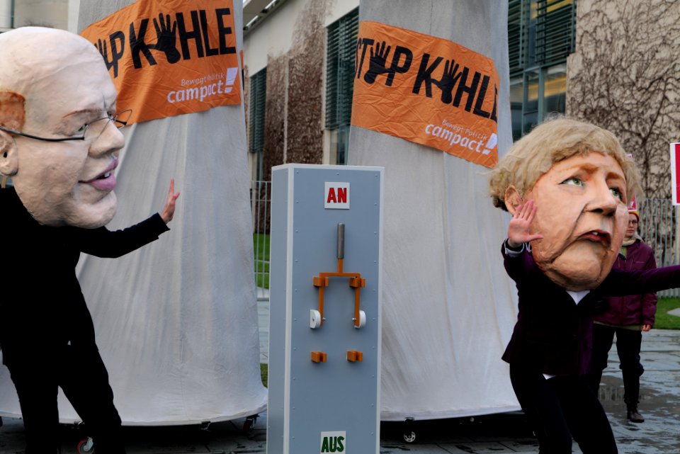 Protest during German government decision about the coal power usage at the chancellery 2020-01-29 08