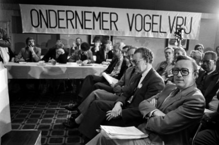 Protestbijeenkomst van zelfstandige ondernemers in Schevening, rechts staatssecr, Bestanddeelnr 932-4633
