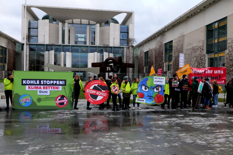 Protest during German government decision about the coal power usage at the chancellery 2020-01-29 20