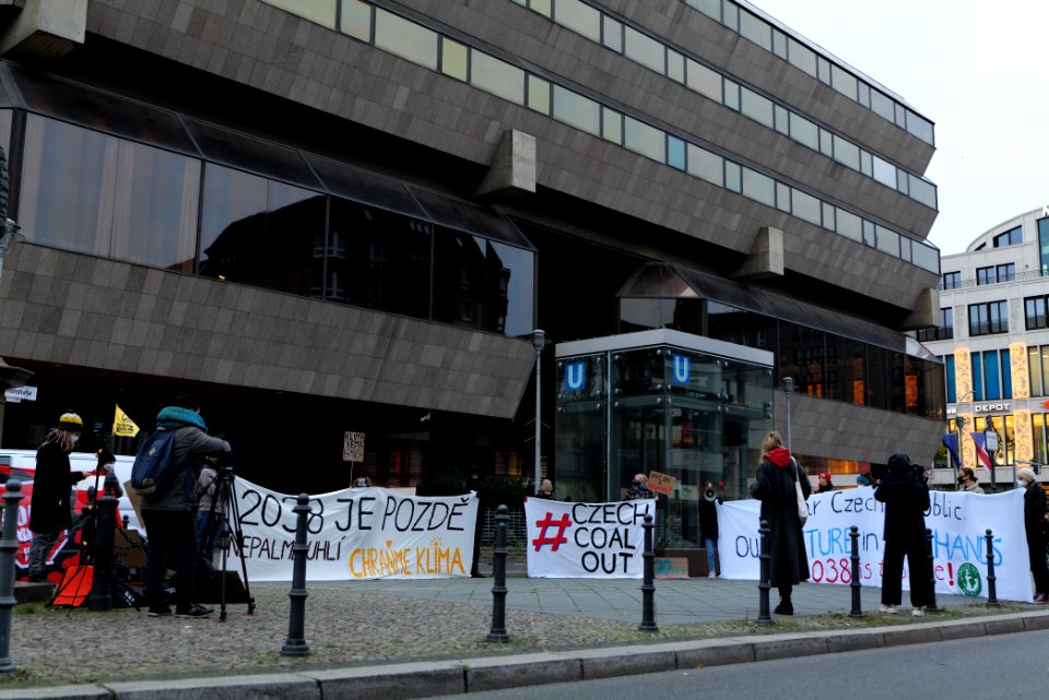 Protest on Czech Republic coal commission in front of embassy in Berlin 2020-11-30 17
