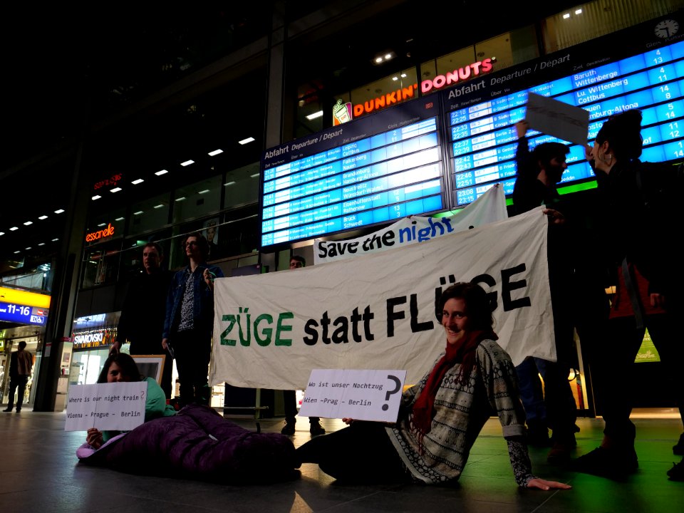 Protest for more night-trains in the Berlin main-station 12