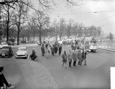 Protestdemonstratie tegen apartheidspolitiek van Zuid Afrika in Den Haag , de st, Bestanddeelnr 911-1400