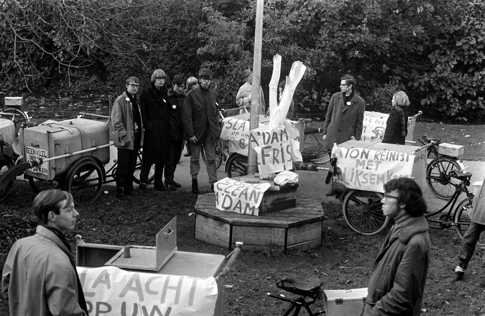 Protestoptocht van VU-studenten tegen de Vervuiling in Amsterdam met gemeenter, Bestanddeelnr 922-9444