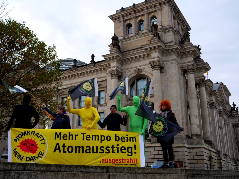 Protest for a nuclear power phase-out at "Jamaika Sondierungsgespräche" 05