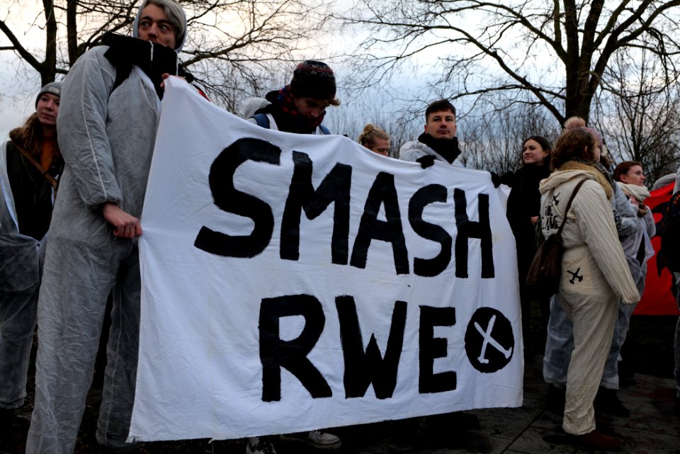 Protest during German government decision about the coal power usage at the chancellery 2020-01-29 04