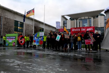 Protest during German government decision about the coal power usage at the chancellery 2020-01-29 30
