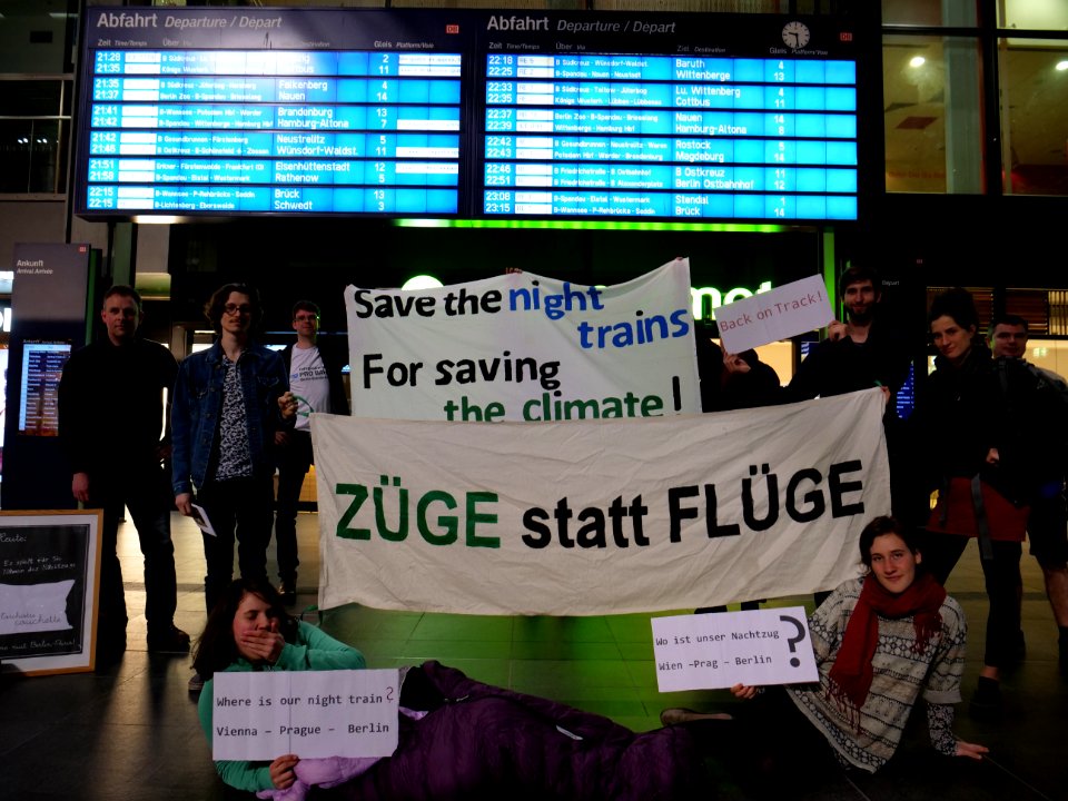 Protest for more night-trains in the Berlin main-station 10