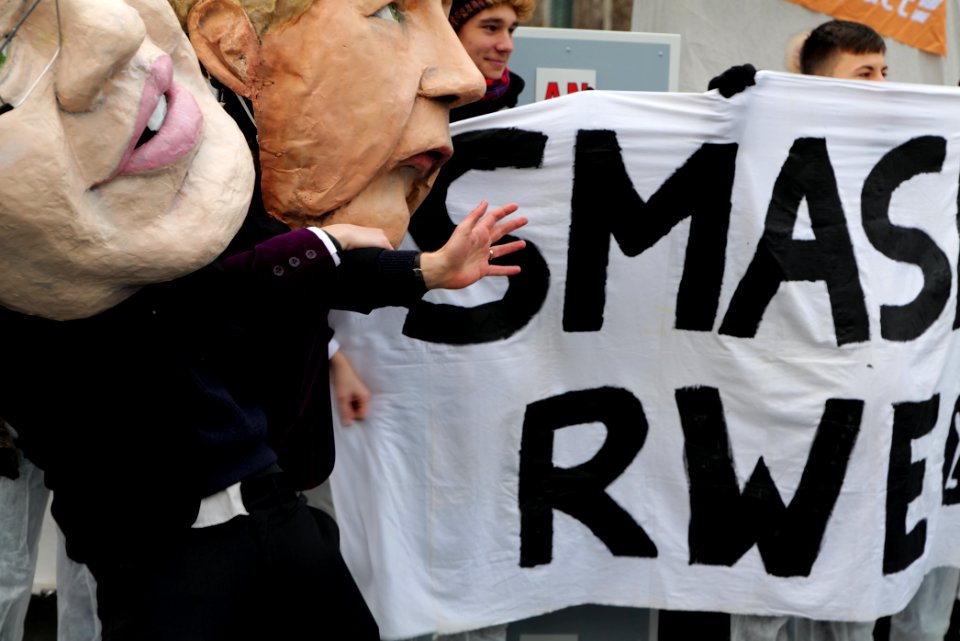 Protest during German government decision about the coal power usage at the chancellery 2020-01-29 16