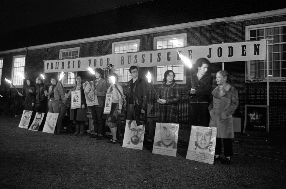 Protestbijeenkomst Joden tgv afsluiting jaar op Jon D Meyerplein Amsterdam,, Bestanddeelnr 925-0421