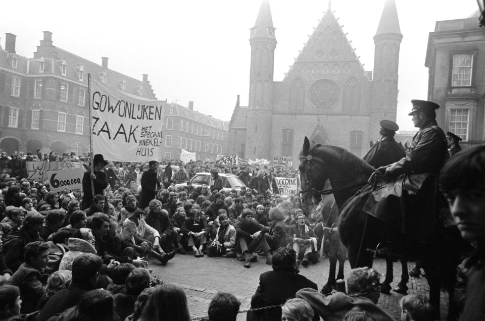 Protestmars van duizenden scholieren en studenten voor hulp aan Biafra, Den Haag, Bestanddeelnr 923-1639