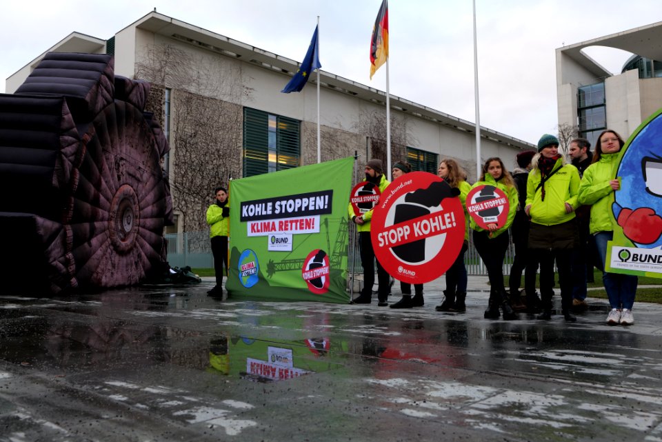 Protest during German government decision about the coal power usage at the chancellery 2020-01-29 29