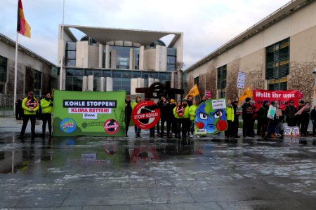 Protest during German government decision about the coal power usage at the chancellery 2020-01-29 11