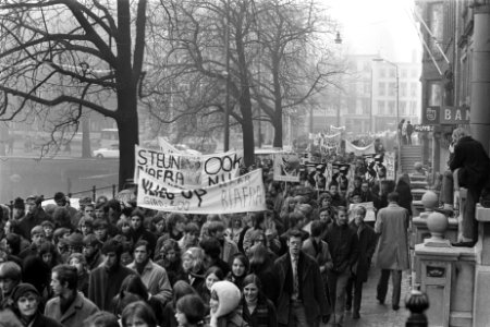 Protestmars van duizenden scholieren en studenten voor hulp aan Biafra, Den Haag, Bestanddeelnr 923-1642