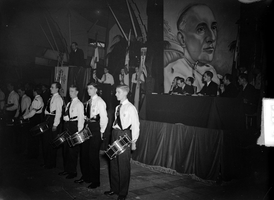 Protestbijeenkomst van katholieke jongeren in de RAI te Amsterdam n.a.v. het pro, Bestanddeelnr 934-5254
