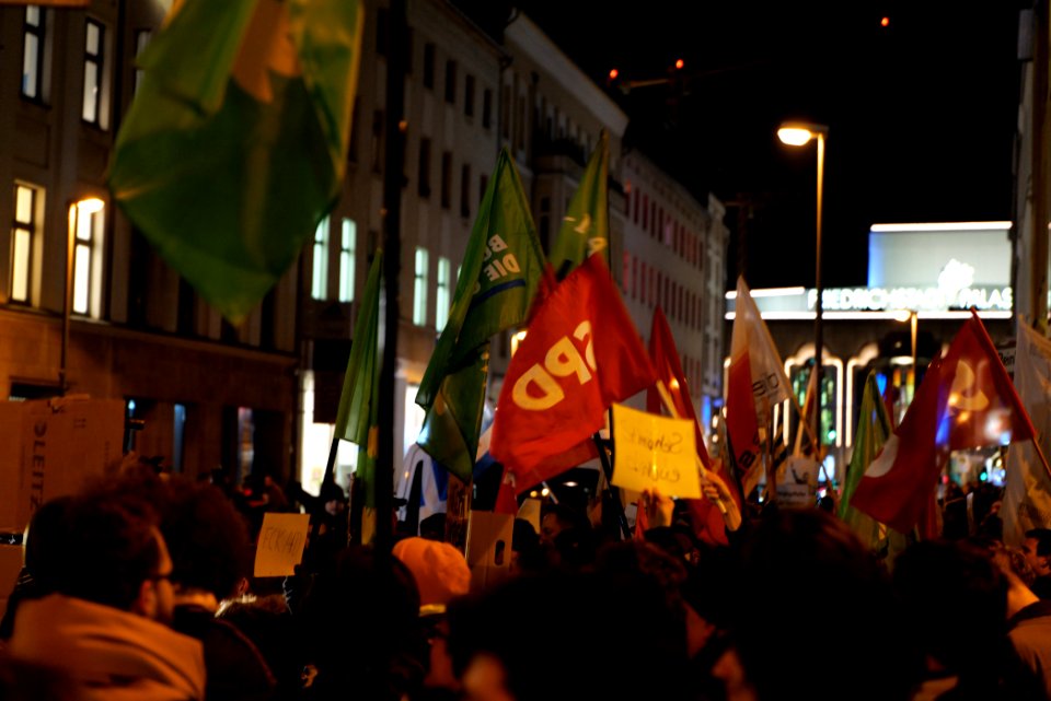 Protest in front of FDP headquarter after Thuringia prime minister election 2020-02-05 15