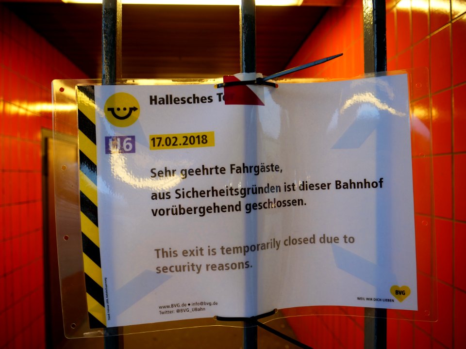 Protests against the „Marsch der Frauen“ 16