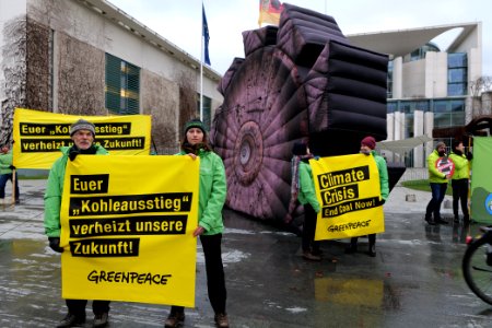 Protest during German government decision about the coal power usage at the chancellery 2020-01-29 24