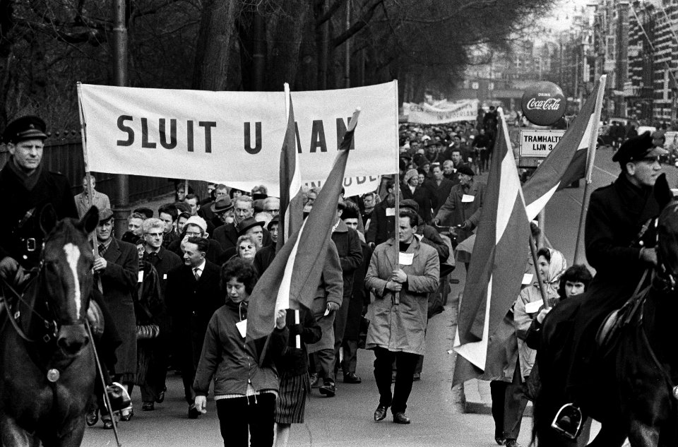 Protestmars in Amsterdam tegen legeren Duitse troepen in Budel, Bestanddeelnr 914-9609