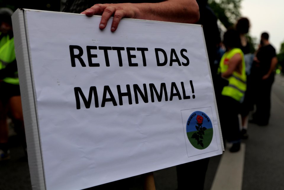 Protest for the Sinti and Roma memorial Berlin 2020-06-13 08