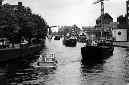 Protesten, woonboten, grachten, stadsbeelden, Bestanddeelnr 930-3159