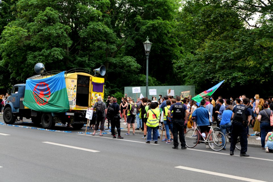 Protest for the Sinti and Roma memorial Berlin 2020-06-13 13