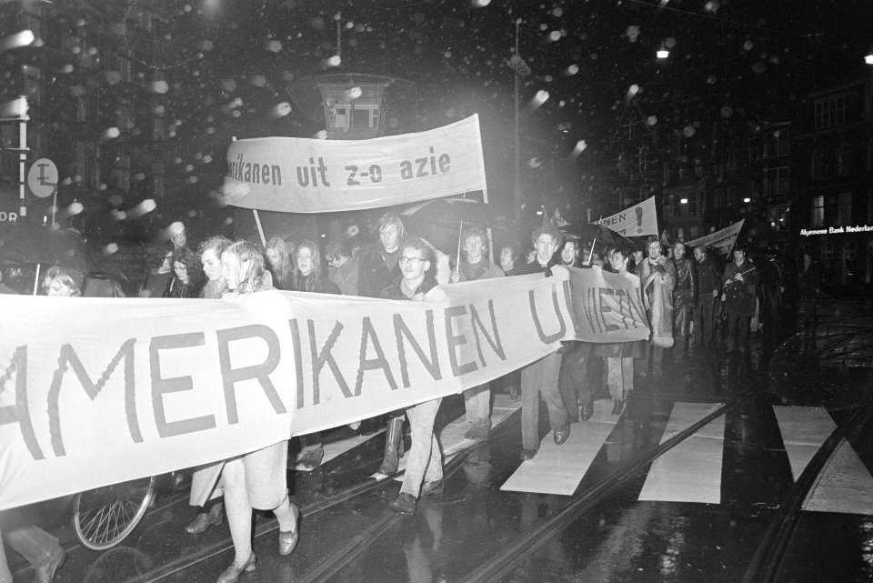 Protestdemonstratie tegen strijd in Laos, Vietnam, Cambodja enz. in Amsterdam d, Bestanddeelnr 924-2632