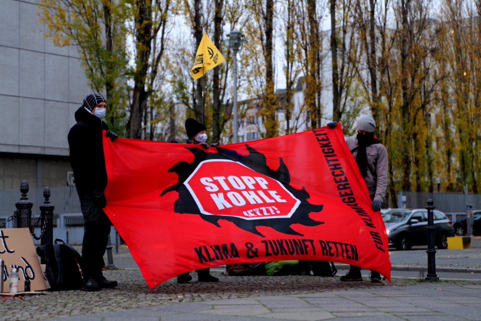 Protest on Czech Republic coal commission in front of embassy in Berlin 2020-11-30 40
