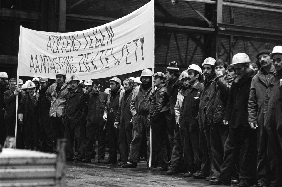 Protestbijeenkomst van personeel NSMADM in A'dam tegen aangekondigde korting op, Bestanddeelnr 931-9308