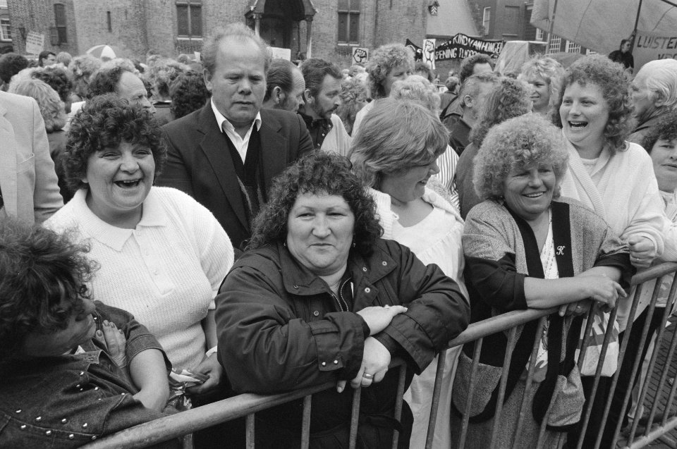 Protest woonwagenbewoners op Binnenhof tegen verhoging staanplaatstarieven, Bestanddeelnr 934-2459