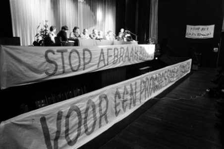 Protestbijeenkomst tegen regering Lubbers in Amsterdam (Driebergen-Dialoog), Bestanddeelnr 932-4733