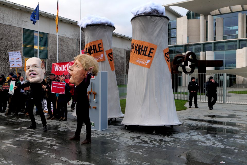 Protest during German government decision about the coal power usage at the chancellery 2020-01-29 07