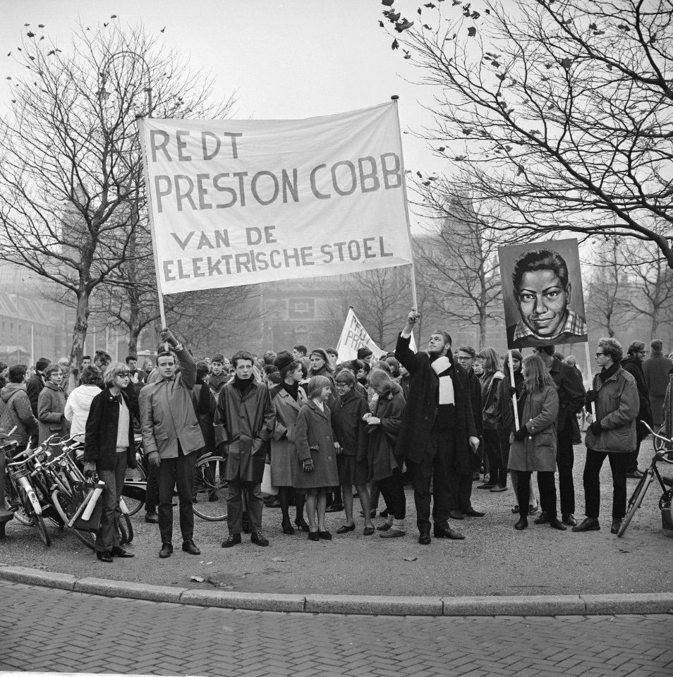 Protestmars tegen terechtstelling Preston Cobb in Amsterdam, Bestanddeelnr 915-7999