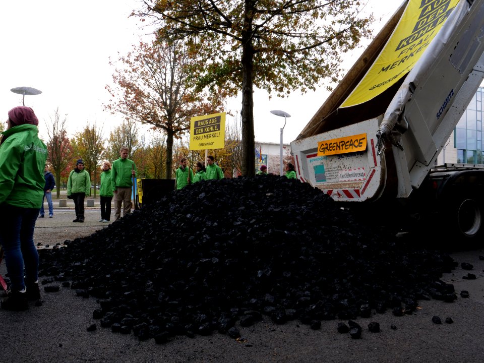 Protest of Greenpeace with coal in front of the German Chancellery 09